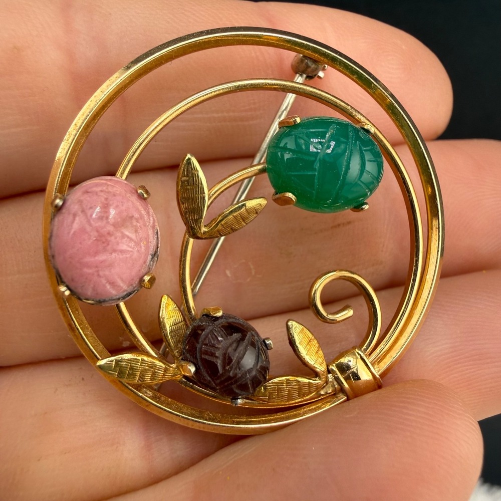 Vintage Krementz Brooch Gold Tone Scarab Stone Flower Circle Pin 29956